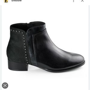 Brand new Regarde le Ceil leather and suede boots